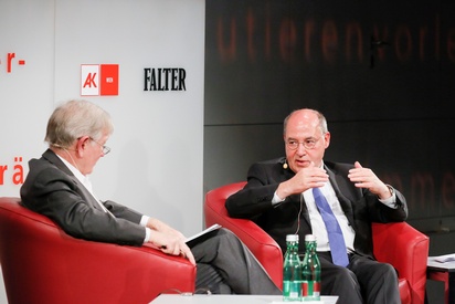 Gregor Gysi im Gespräch mit Peter Huemer © Christian Fischer