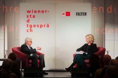Peter Huemer und Barbara Tóth auf der Bühne des Wiener Stadtgesprächs © Christian Fischer