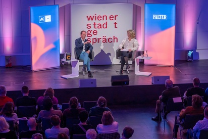 Marc Elsberg beim 62 Wiener Stadtgespräch zu seinem Buch Celsius